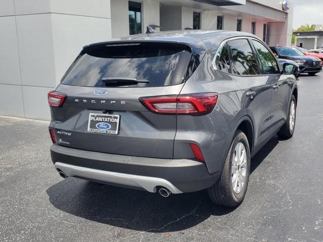 Photo of 2024 Carbonized Gray Metallic Ford Escape