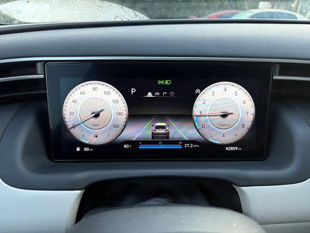 Photo of 2024 SILVER Hyundai TUCSON