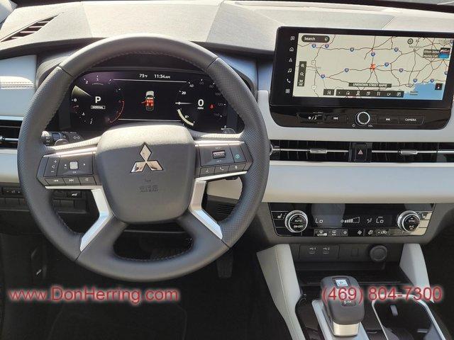 Photo of 2025 White Diamond Mitsubishi Outlander