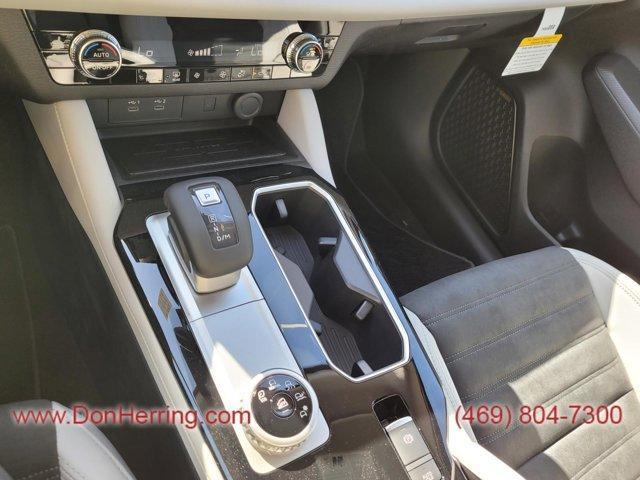 Photo of 2025 White Diamond Mitsubishi Outlander