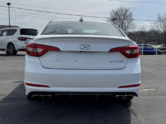 Photo of 2017 White Hyundai SONATA
