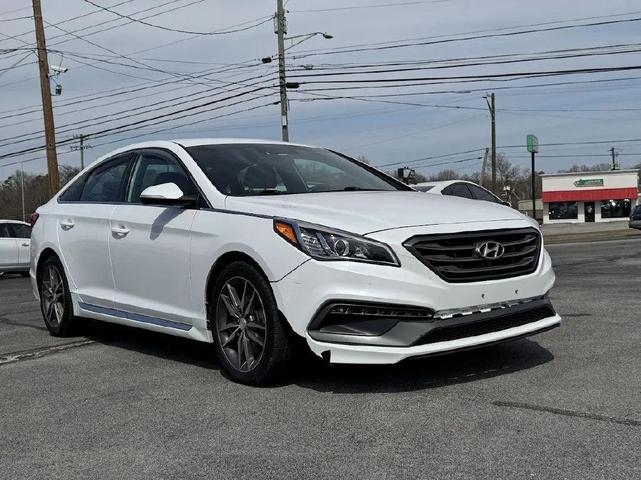 Photo of 2017 White Hyundai SONATA
