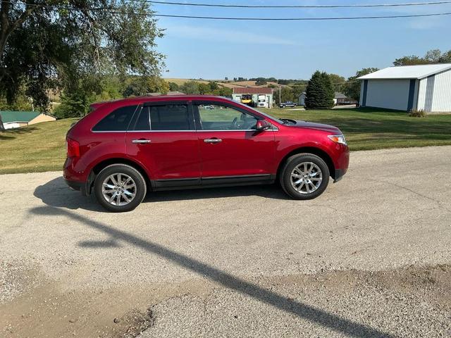 Photo of 2013 Maroon Ford Edge