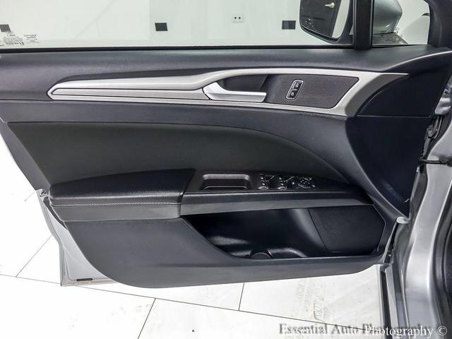 Photo of 2020 Iconic Silver Metallic Ford Fusion