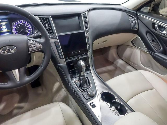 Photo of 2017 Majestic White INFINITI Q50