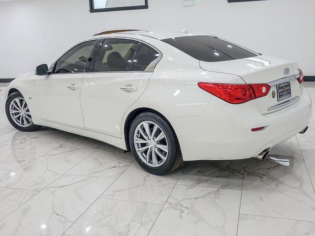Photo of 2017 Majestic White INFINITI Q50