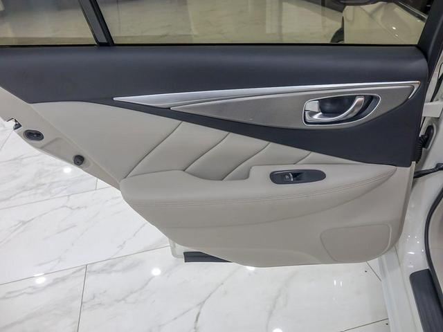Photo of 2017 Majestic White INFINITI Q50