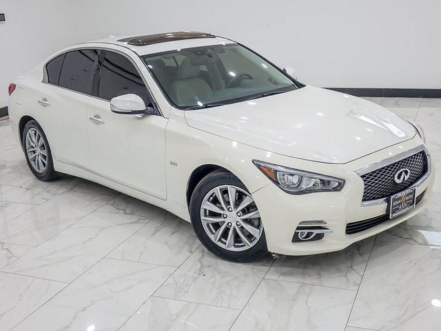 Photo of 2017 Majestic White INFINITI Q50