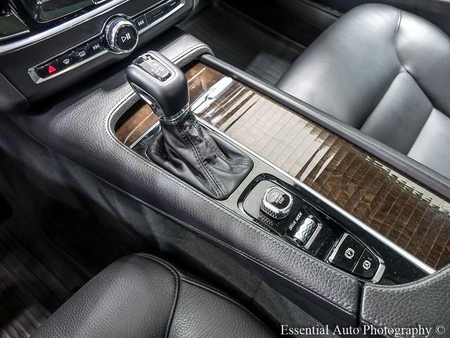 Photo of 2018 Bright Silver Metallic Volvo S90