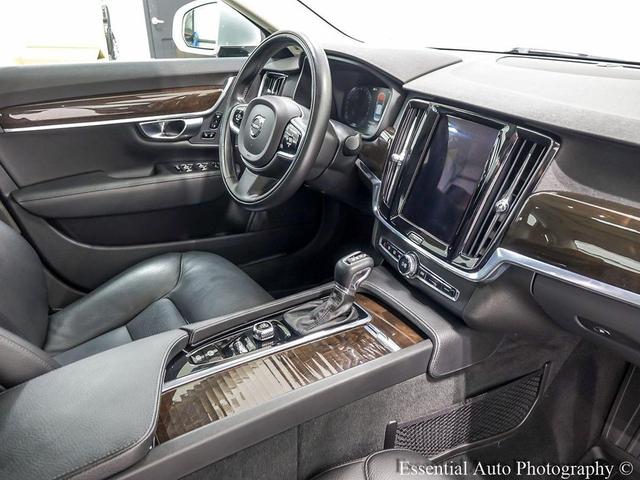 Photo of 2018 Bright Silver Metallic Volvo S90