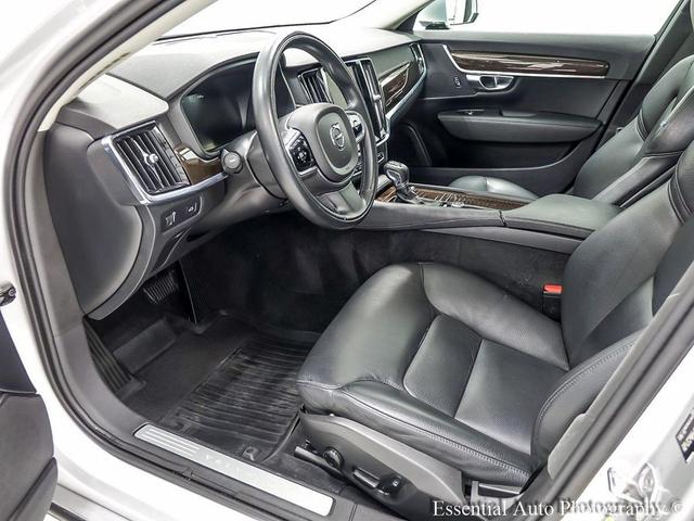 Photo of 2018 Bright Silver Metallic Volvo S90