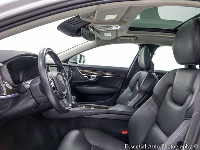 Photo of 2018 Bright Silver Metallic Volvo S90