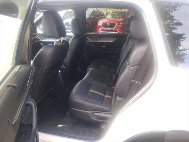 Photo of 2025 Rhodium White Premium Mazda CX-70 PHEV