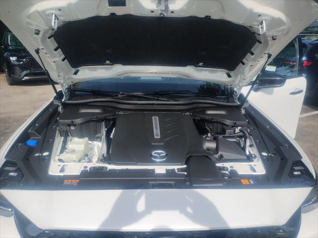 Photo of 2025 Rhodium White Premium Mazda CX-70 PHEV