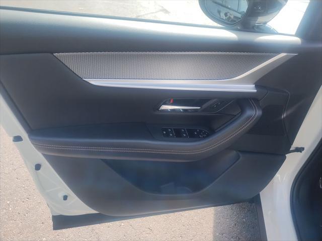 Photo of 2025 Rhodium White Premium Mazda CX-70 PHEV