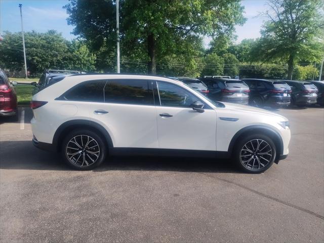 Photo of 2025 Rhodium White Premium Mazda CX-70 PHEV