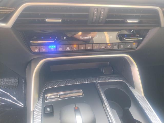 Photo of 2025 Rhodium White Premium Mazda CX-70 PHEV