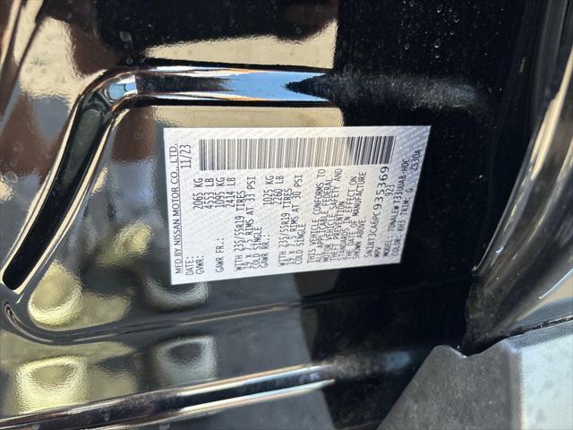 Photo of 2023 Super Black Nissan Rogue