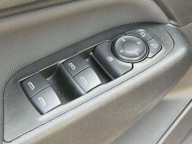 Photo of 2022 Silver Ice Metallic Chevrolet Equinox