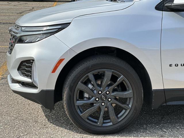 Photo of 2022 Silver Ice Metallic Chevrolet Equinox