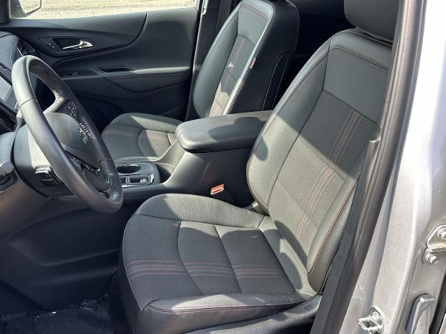 Photo of 2022 Silver Ice Metallic Chevrolet Equinox