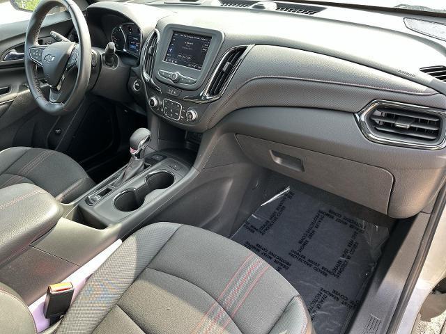 Photo of 2022 Silver Ice Metallic Chevrolet Equinox
