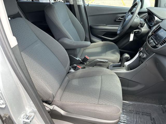 Photo of 2022 Silver Ice Metallic Chevrolet Trax