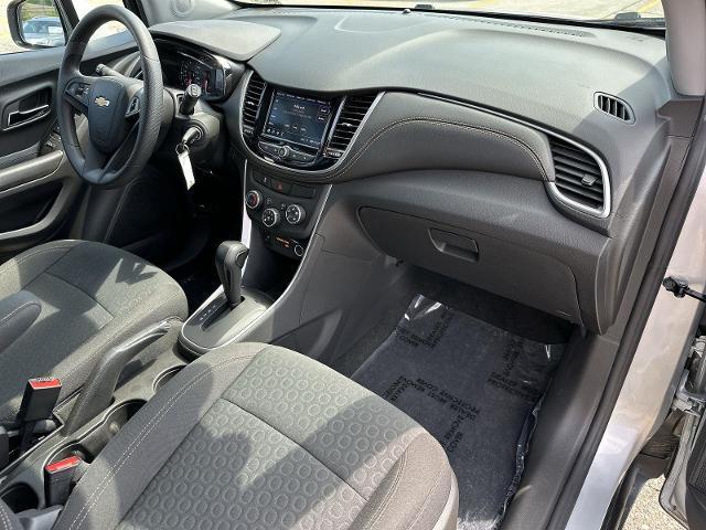 Photo of 2022 Silver Ice Metallic Chevrolet Trax