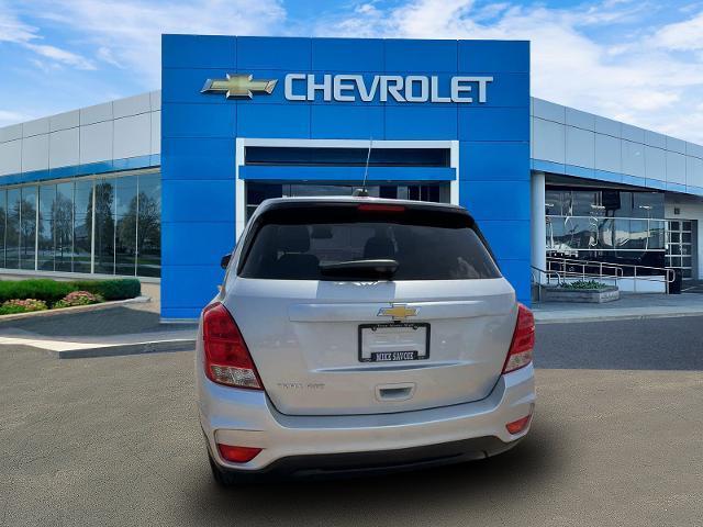 Photo of 2022 Silver Ice Metallic Chevrolet Trax