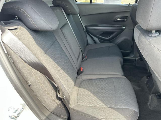 Photo of 2022 Silver Ice Metallic Chevrolet Trax