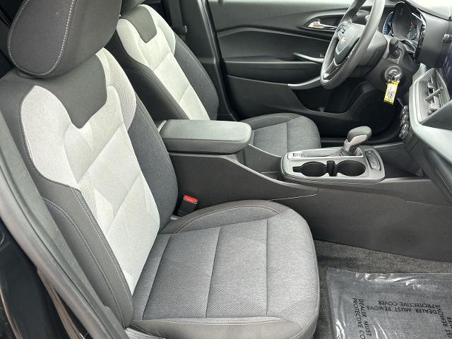 Photo of 2024 Mosaic Black Metallic Chevrolet Trax