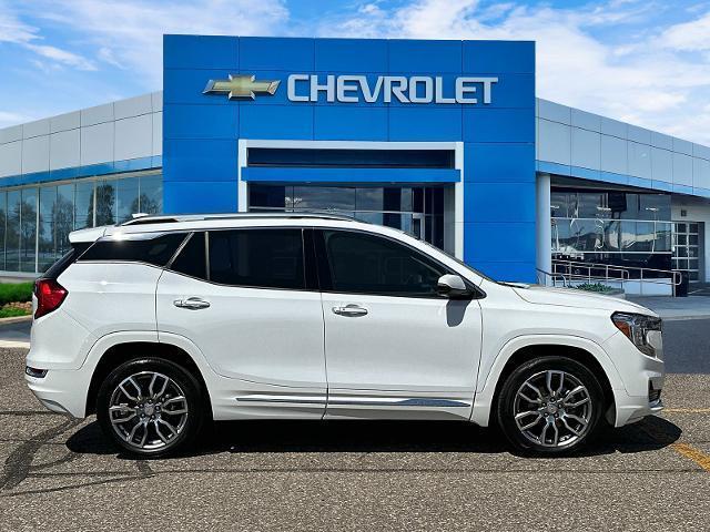 Photo of 2022 White Frost Tri-Coat GMC Terrain