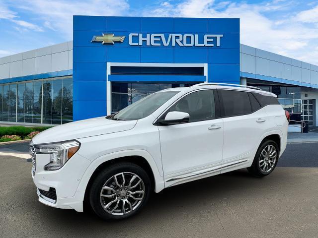 Photo of 2023 Summit White GMC Terrain