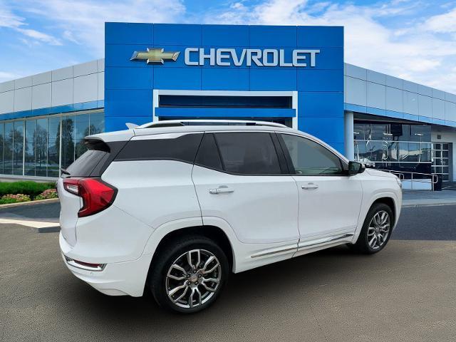 Photo of 2023 Summit White GMC Terrain
