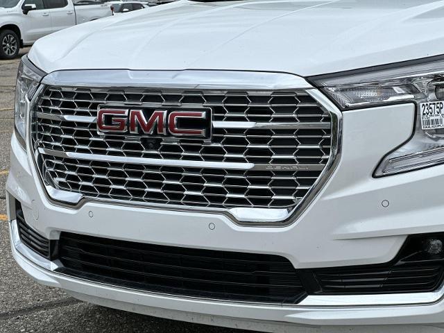 Photo of 2023 Summit White GMC Terrain