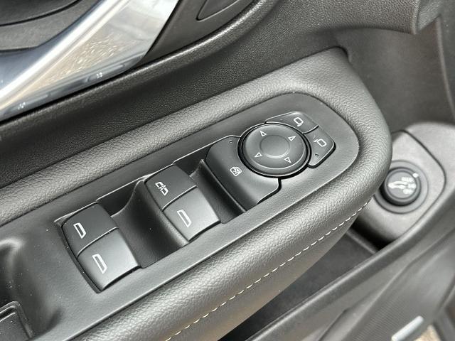 Photo of 2023 Summit White GMC Terrain