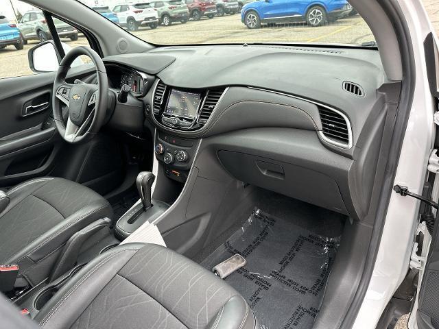 Photo of 2022 Iridescent Pearl Tricoat Chevrolet Trax