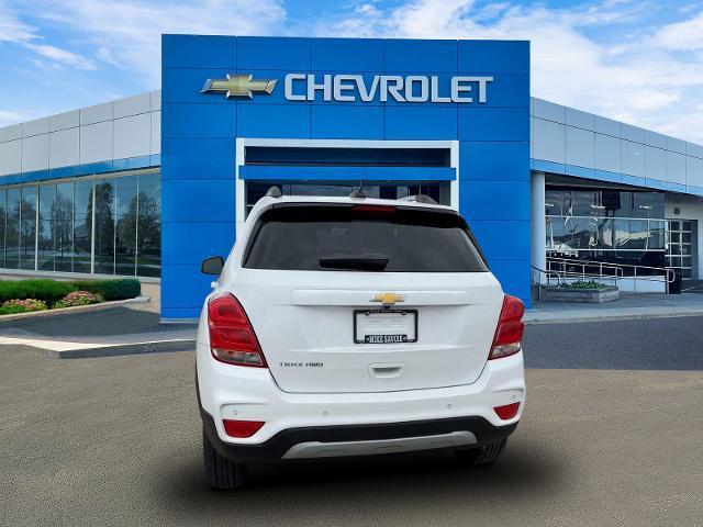 Photo of 2022 Iridescent Pearl Tricoat Chevrolet Trax