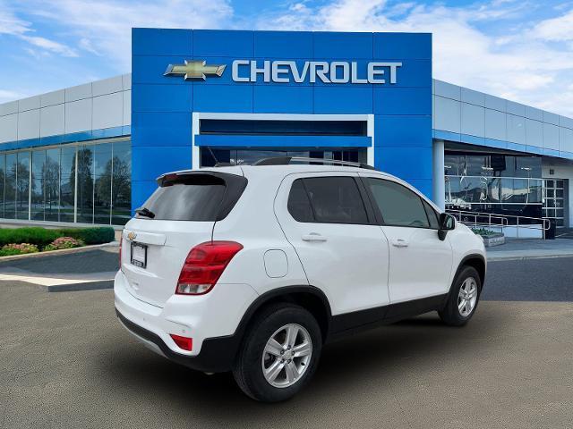 Photo of 2022 Iridescent Pearl Tricoat Chevrolet Trax