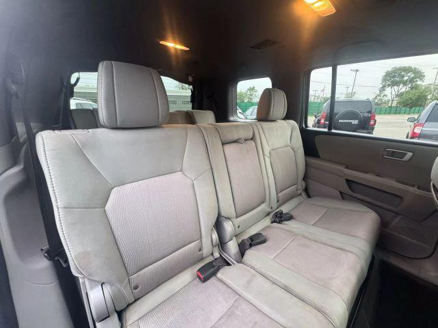 Photo of 2015 Silver Honda Pilot