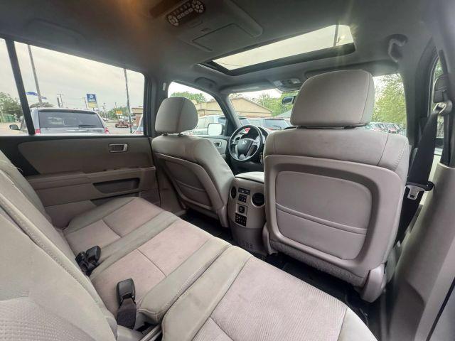 Photo of 2015 Silver Honda Pilot