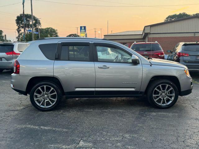 Photo of 2017 Silver Jeep Compass