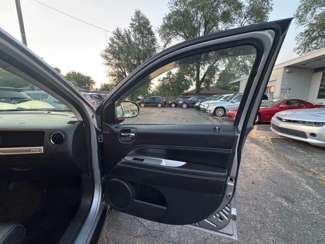Photo of 2017 Silver Jeep Compass