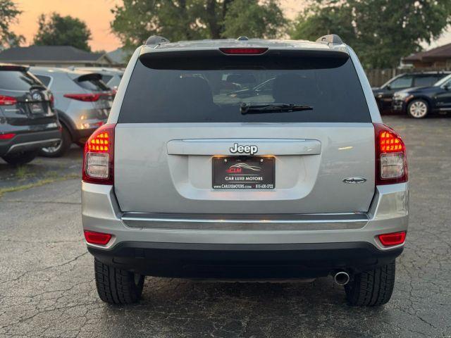 Photo of 2017 Silver Jeep Compass