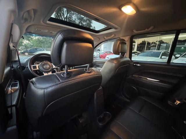 Photo of 2017 Silver Jeep Compass