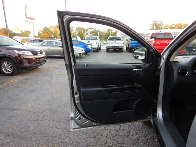 Photo of 2016 Silver Jeep Compass
