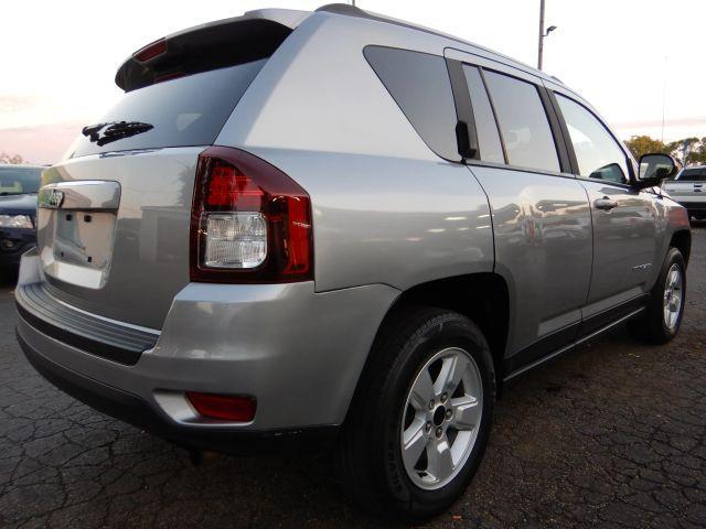 Photo of 2016 Silver Jeep Compass