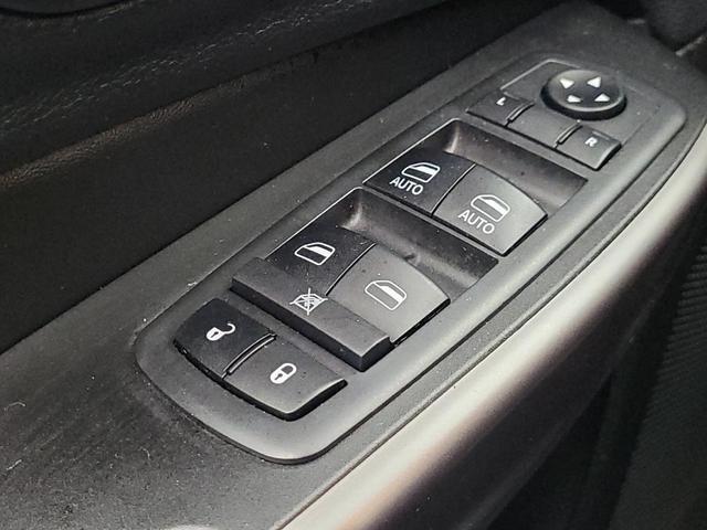 Photo of 2019 Gray Jeep Cherokee