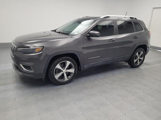 Photo of 2019 Gray Jeep Cherokee