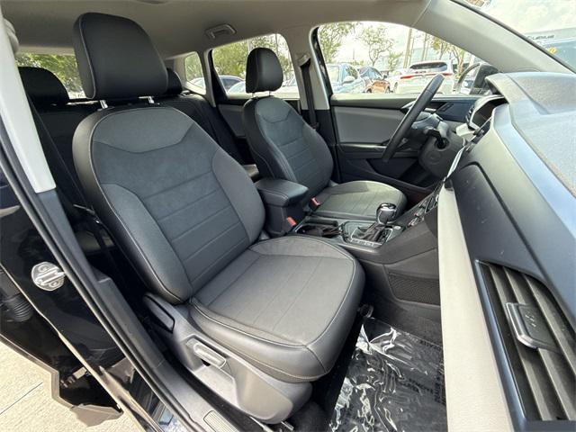 Photo of 2022 Deep Black Volkswagen Taos